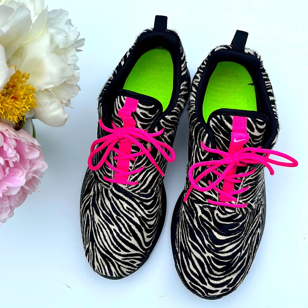 Nike Roche One | Zebra Nike Roche One iD Women’s sneaker, size 8.5